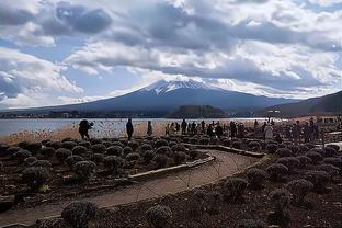 沃格尔：第四节我们防不住独行侠 夹不夹东契奇我们都很受伤